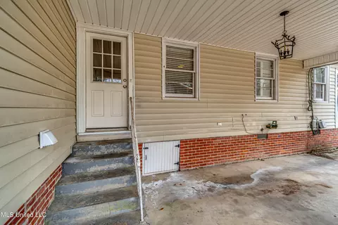 Exterior - 1030 Cedar Hill Dr, Jackson, MS 39206 photo 14 of 22