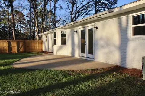 Exterior - 320 SW 5th Ave, Magee, MS 39111 photo 10 of 15
