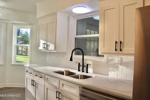 Kitchen - 320 SW 5th Ave, Magee, MS 39111 photo 1 of 4