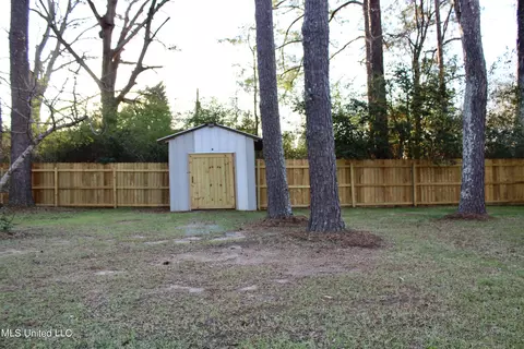 Exterior - 320 SW 5th Ave, Magee, MS 39111 photo 13 of 15