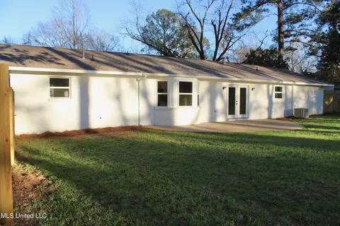 Exterior - 320 SW 5th Ave, Magee, MS 39111 photo 9 of 15