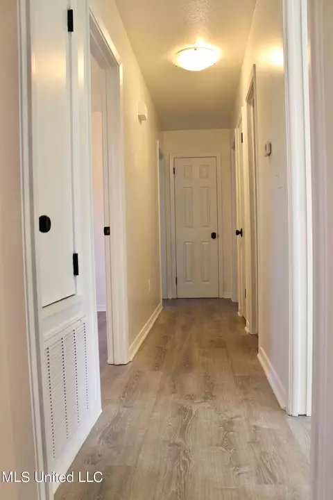 Entry Way - 320 SW 5th Ave, Magee, MS 39111 photo 1 of 1
