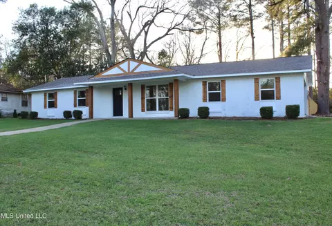 Exterior - 320 SW 5th Ave, Magee, MS 39111 photo 5 of 15