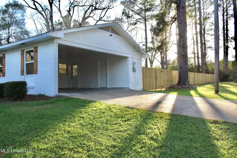 Exterior - 320 SW 5th Ave, Magee, MS 39111 photo 6 of 15