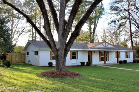 Exterior - 320 SW 5th Ave, Magee, MS 39111 photo 3 of 15