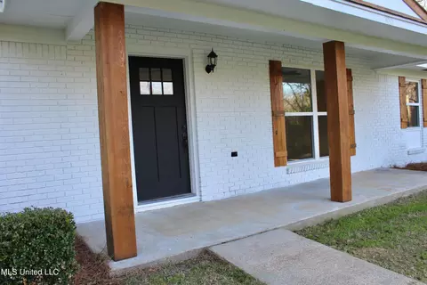 Exterior - 320 SW 5th Ave, Magee, MS 39111 photo 8 of 15