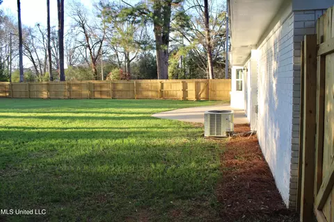 Exterior - 320 SW 5th Ave, Magee, MS 39111 photo 11 of 15