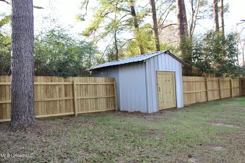 Exterior - 320 SW 5th Ave, Magee, MS 39111 photo 14 of 15