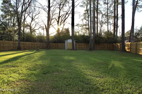 Exterior - 320 SW 5th Ave, Magee, MS 39111 photo 12 of 15