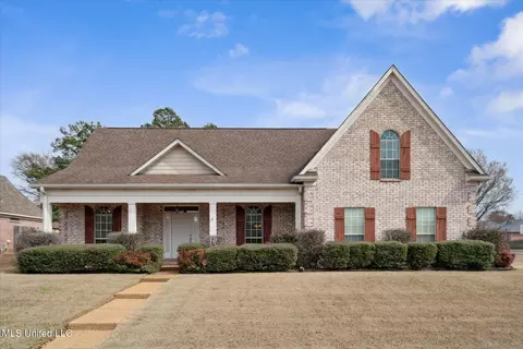 7838 Alexanders Crossing Dr, Olive Branch, MS 38654
