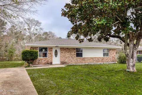 53 Holly Cir, Gulfport, MS 39501