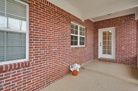 Exterior - 401 Stoneybrook Dr, Brandon, MS 39042 photo 6 of 9