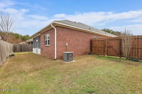 Exterior - 401 Stoneybrook Dr, Brandon, MS 39042 photo 8 of 9