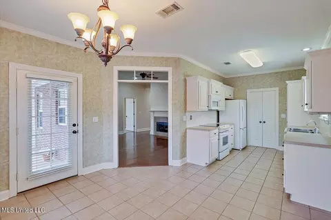 Kitchen - 401 Stoneybrook Dr, Brandon, MS 39042 photo 5 of 5