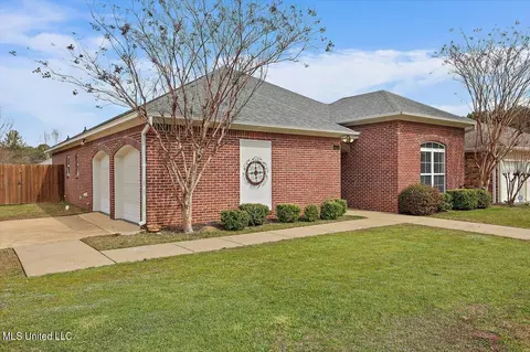 Exterior - 401 Stoneybrook Dr, Brandon, MS 39042 photo 3 of 9