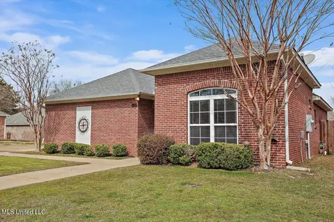Exterior - 401 Stoneybrook Dr, Brandon, MS 39042 photo 2 of 9