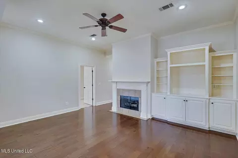 Living - 401 Stoneybrook Dr, Brandon, MS 39042 photo 2 of 2