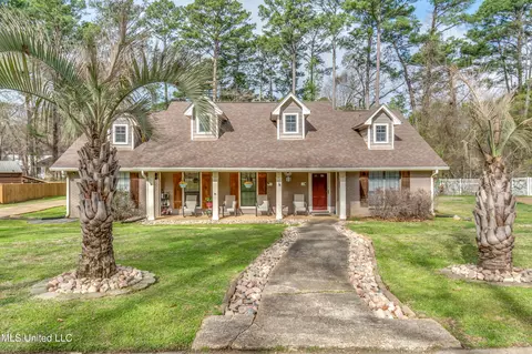202 Stonington Dr, Brandon, MS 39047