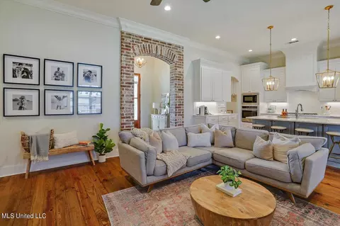 Living - 116 Palace Xing, Flowood, MS 39232 photo 2 of 4