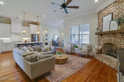 Living - 116 Palace Xing, Flowood, MS 39232 photo 3 of 4