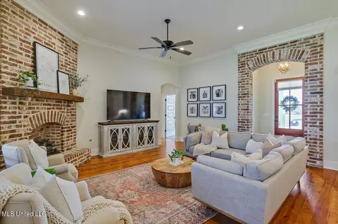 Living - 116 Palace Xing, Flowood, MS 39232 photo 4 of 4