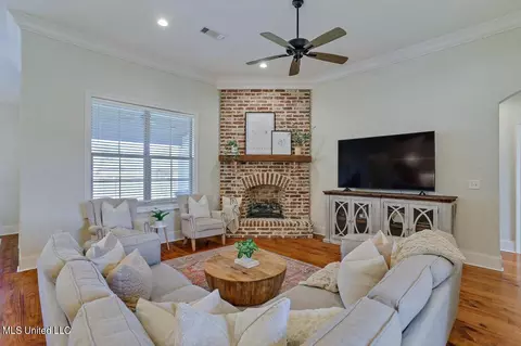 Living - 116 Palace Xing, Flowood, MS 39232 photo 1 of 4