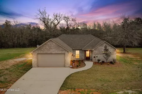 9 Burnt Oak Ln, Carriere, MS 39426
