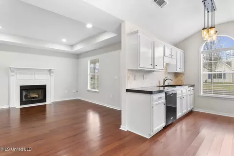 Kitchen - 341 Audubon Cir, Brandon, MS 39047 photo 1 of 5