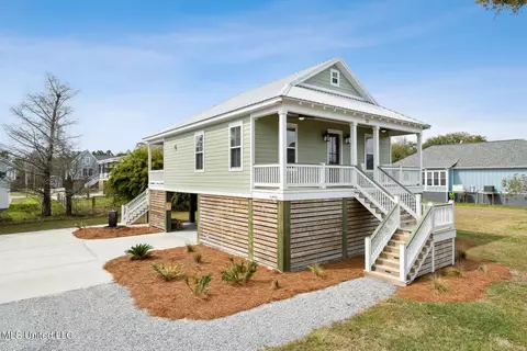 117 Eleanor Ave, Pass Christian, MS 39571