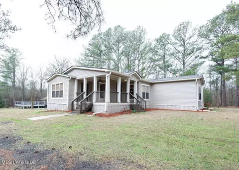 302 W E Franklin Rd, Morton, MS 39117