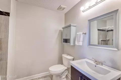 Bath - 89337 E Diamondhead Dr, Diamondhead, MS 39525 photo 1 of 3