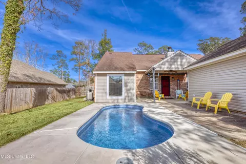 Exterior - 89337 E Diamondhead Dr, Diamondhead, MS 39525 photo 5 of 6