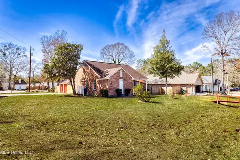 Exterior - 89337 E Diamondhead Dr, Diamondhead, MS 39525 photo 2 of 6