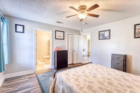 Bedroom - 89337 E Diamondhead Dr, Diamondhead, MS 39525 photo 5 of 5