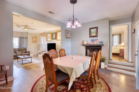 Dining - 89337 E Diamondhead Dr, Diamondhead, MS 39525 photo 2 of 2