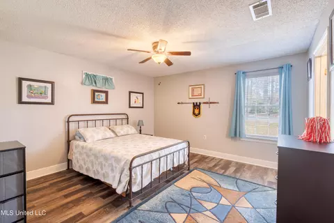Bedroom - 89337 E Diamondhead Dr, Diamondhead, MS 39525 photo 1 of 5