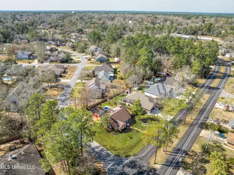 View/Area - 89337 E Diamondhead Dr, Diamondhead, MS 39525 photo 2 of 4