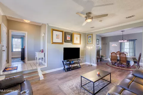 Living - 89337 E Diamondhead Dr, Diamondhead, MS 39525 photo 1 of 3