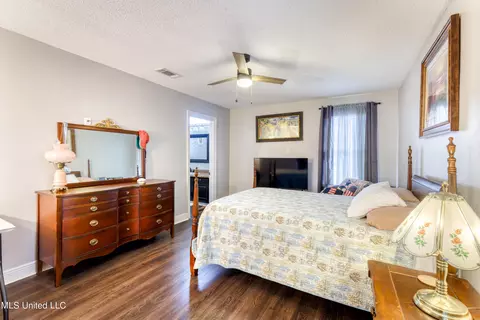 Bedroom - 89337 E Diamondhead Dr, Diamondhead, MS 39525 photo 2 of 5