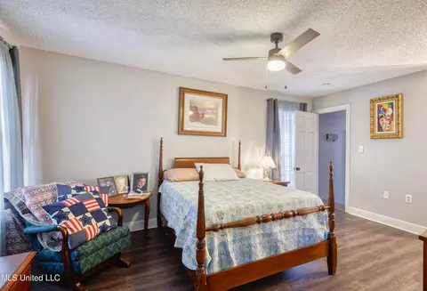 Bedroom - 89337 E Diamondhead Dr, Diamondhead, MS 39525 photo 3 of 5