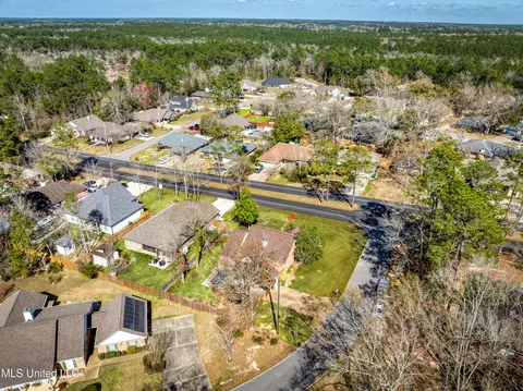 View/Area - 89337 E Diamondhead Dr, Diamondhead, MS 39525 photo 3 of 4