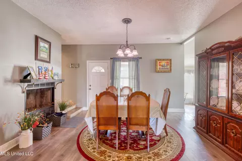 Dining - 89337 E Diamondhead Dr, Diamondhead, MS 39525 photo 1 of 2