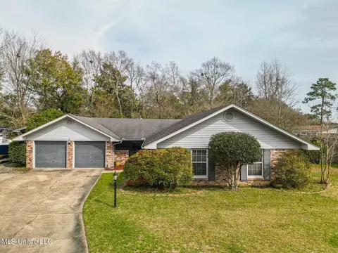 1202 Hammersmith Ln, Ocean Springs, MS 39564