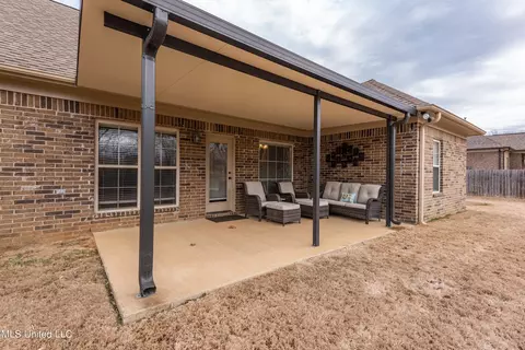Exterior - 1325 Fieldstone St, Hernando, MS 38632 photo 6 of 9