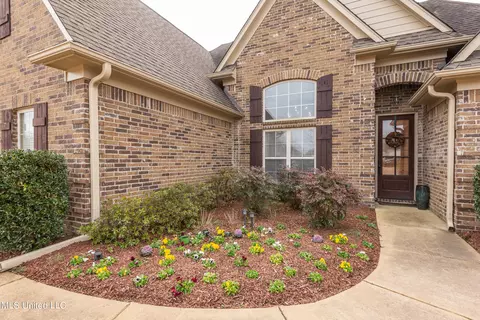 Exterior - 1325 Fieldstone St, Hernando, MS 38632 photo 3 of 9