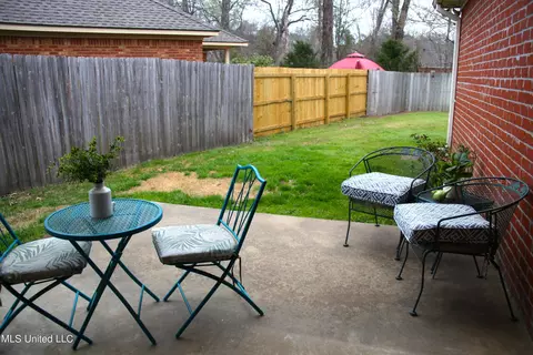 Exterior - 112 W Pinebrook Dr, Brandon, MS 39047 photo 4 of 7