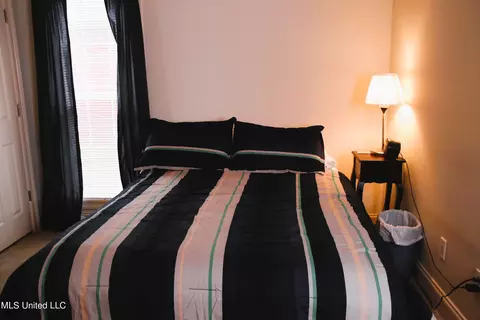 Bedroom - 112 W Pinebrook Dr, Brandon, MS 39047 photo 3 of 4