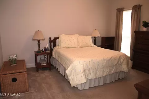 Bedroom - 112 W Pinebrook Dr, Brandon, MS 39047 photo 1 of 4