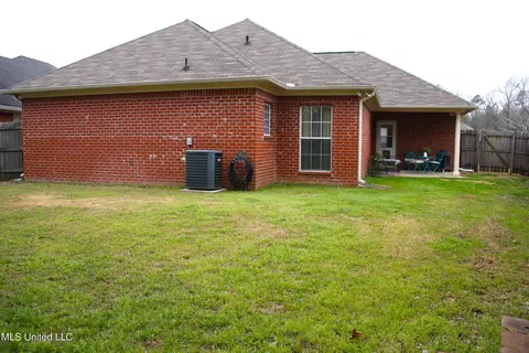 Exterior - 112 W Pinebrook Dr, Brandon, MS 39047 photo 5 of 7
