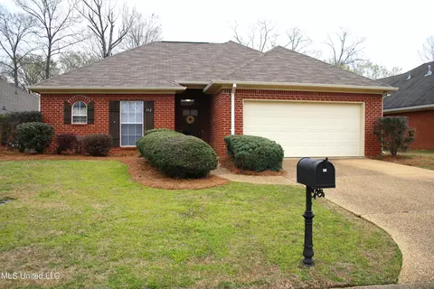 112 W Pinebrook Dr, Brandon, MS 39047